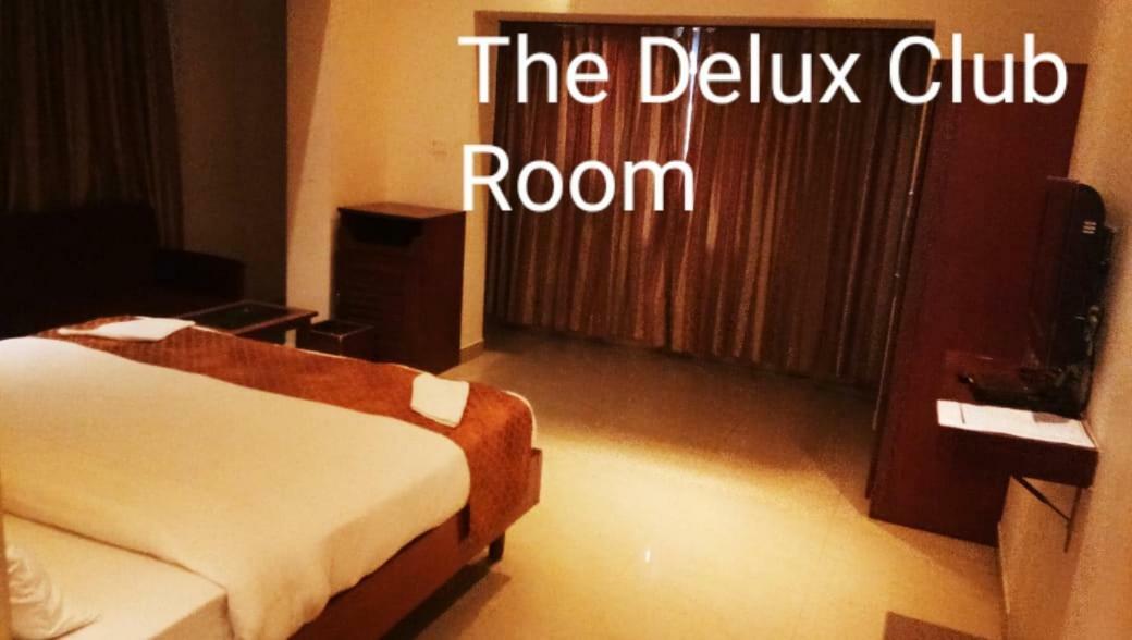 Aristro Club Hotel Calcutta Buitenkant foto