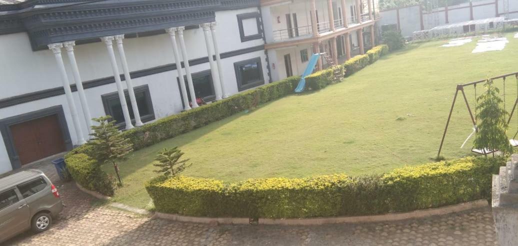 Aristro Club Hotel Calcutta Buitenkant foto