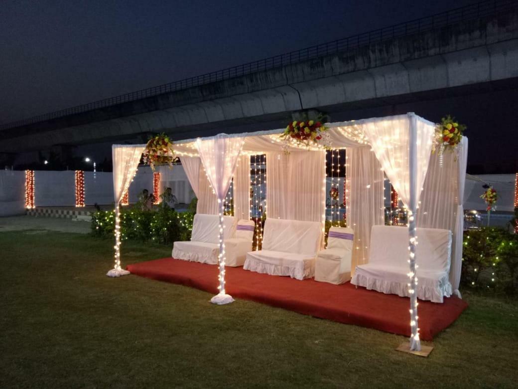 Aristro Club Hotel Calcutta Buitenkant foto